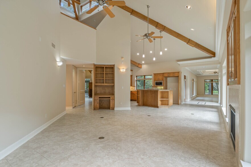 More Photos Of 16621 Hereford Dr, Tomball Flex For Sale