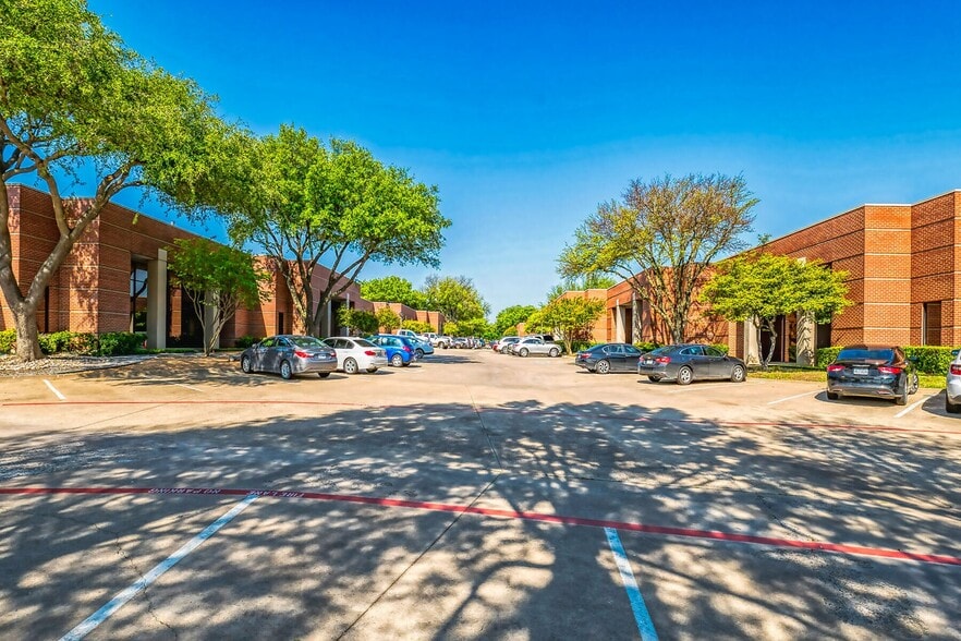 More Photos Of 651 N Plano Rd, Richardson Unknown For Lease