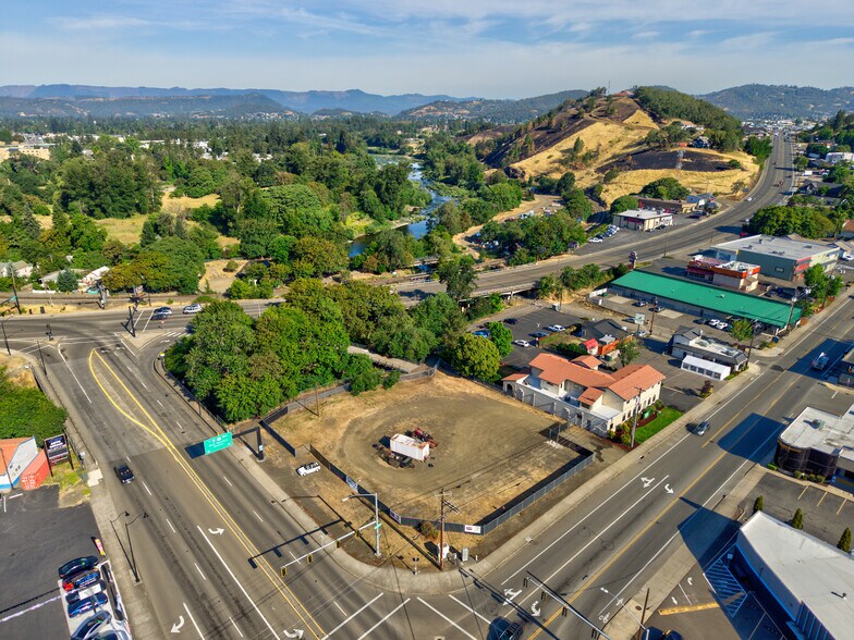 More Photos Of 328 NE Winchester St, Roseburg Land For Sale