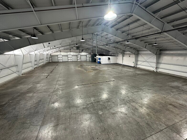 More Photos Of 4015 S Old Stage Rd, Mount Shasta Distribution For Lease