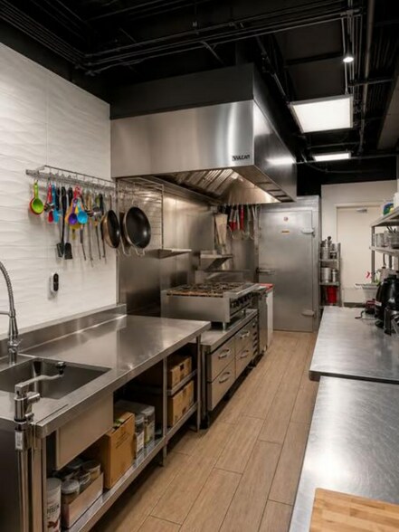 More Photos Of 2822 E Commercial Blvd, Fort Lauderdale Restaurant For Sale