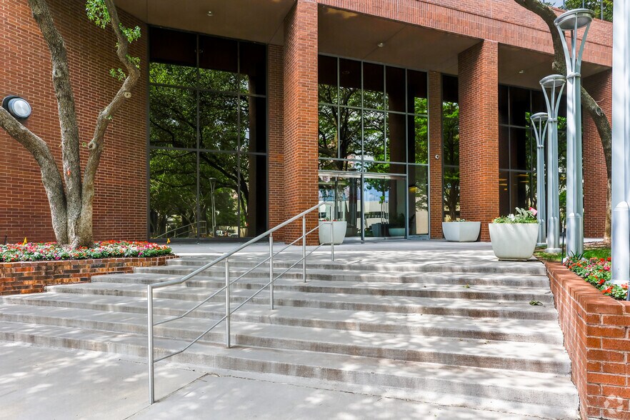 More Photos Of 14901 Quorum Dr, Dallas Office For Lease