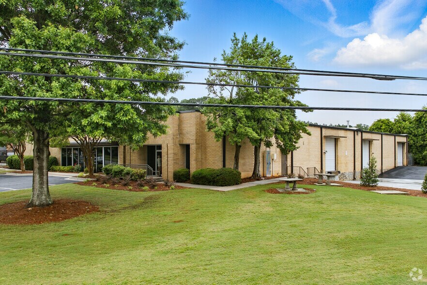 Primary Photo Of 5622 E Ponce de Leon Ave, Stone Mountain Distribution For Lease