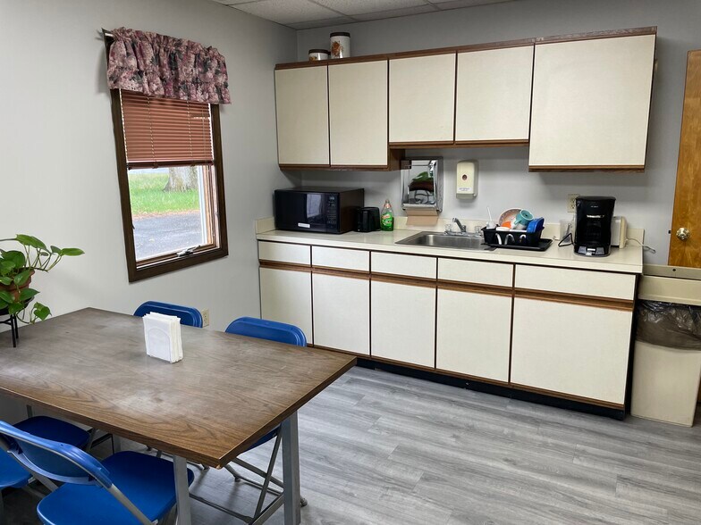 More Photos Of 7114 Lankford Hwy, Nassawadox Medical For Sale