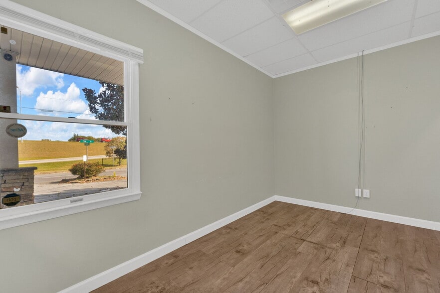 More Photos Of 401 E Myrtle, Johnson City Freestanding For Sale