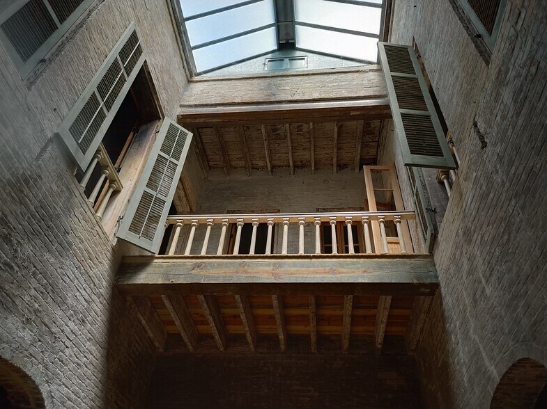 More Photos Of 1115 E Washington St, Brownsville General Retail For Sale