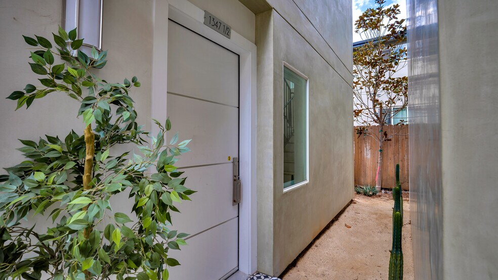 More Photos Of 1351 Seward St, Los Angeles Apartments For Sale