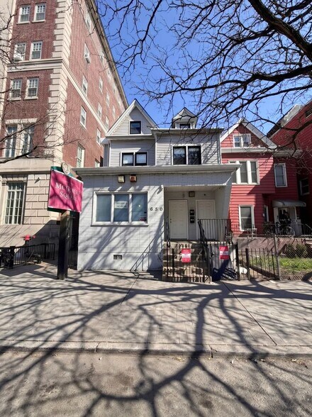 Primary Photo Of 650 Bergen Ave, Jersey City Medical For Lease