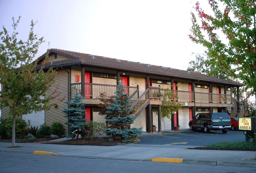 More Photos Of 906 9th St, Anacortes Hotel For Sale