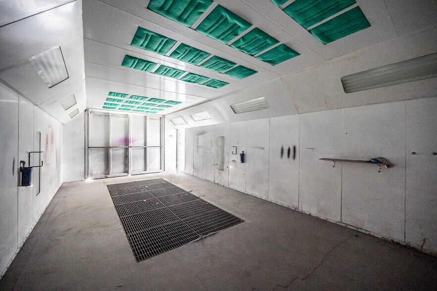 More Photos Of 11206 N Broadway Ave, Ada Warehouse For Sale