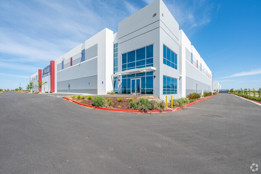 More Photos Of 7070 Badiee Dr, Sacramento Warehouse For Lease