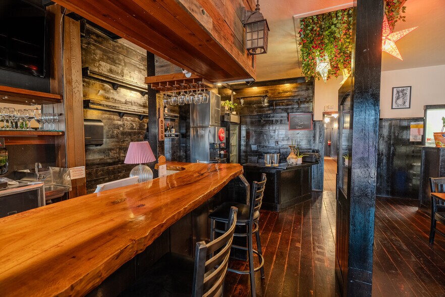 More Photos Of 8501 El Camino Real, Atascadero Restaurant For Sale