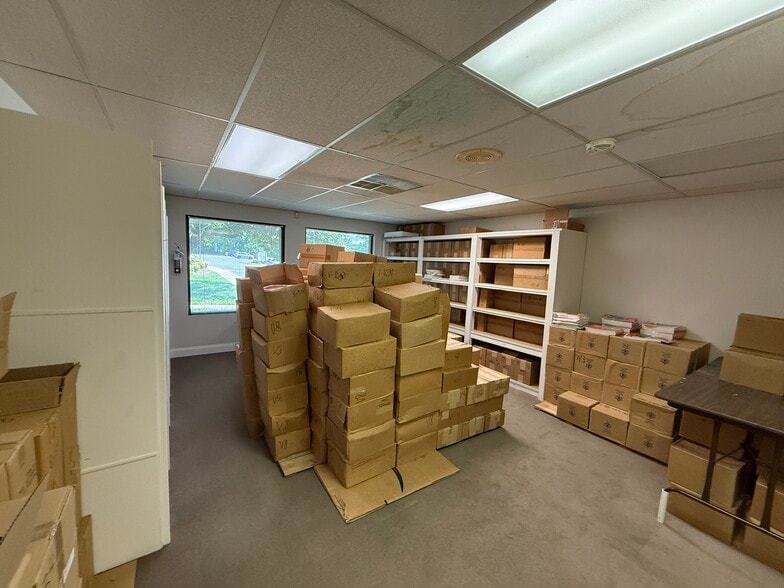 More Photos Of 403 Chatham Sq, Fredericksburg Office For Sale