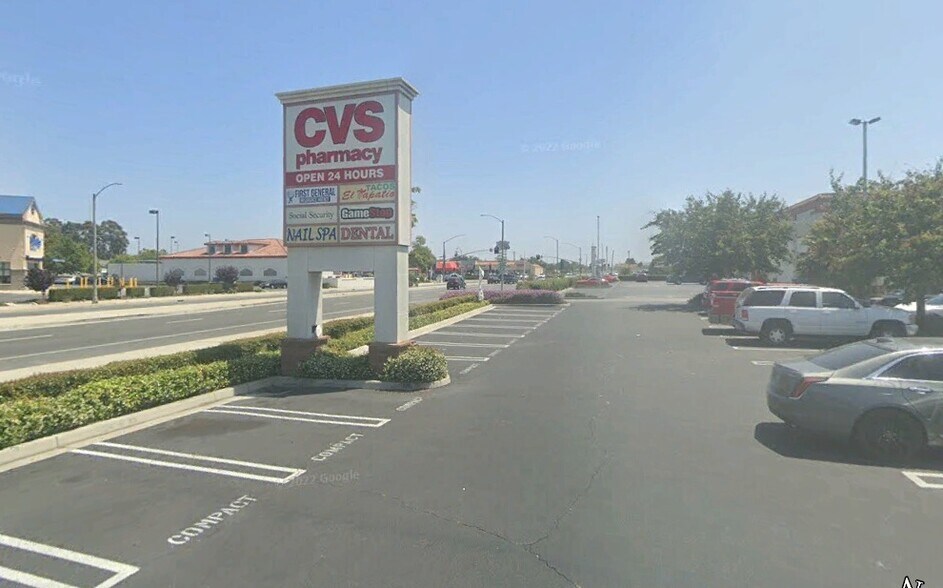 More Photos Of 4909-4957 Paramount, Lakewood Unknown For Lease