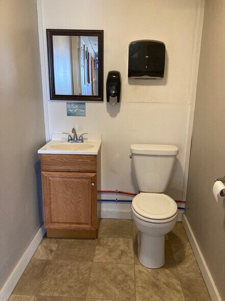 More Photos Of 101 Howard St, Stratton Restaurant For Sale