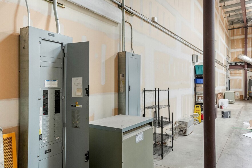 More Photos Of 1852 Fescue St SE, Albany Office For Sale