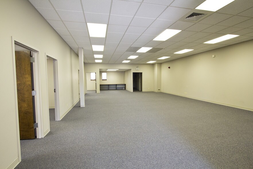 More Photos Of 2424-2428 S 130th Cir, Omaha Office For Lease