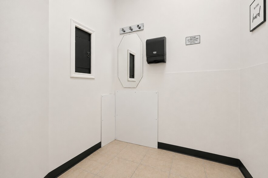 More Photos Of 4652 Holmes Rd, Houston Freestanding For Lease