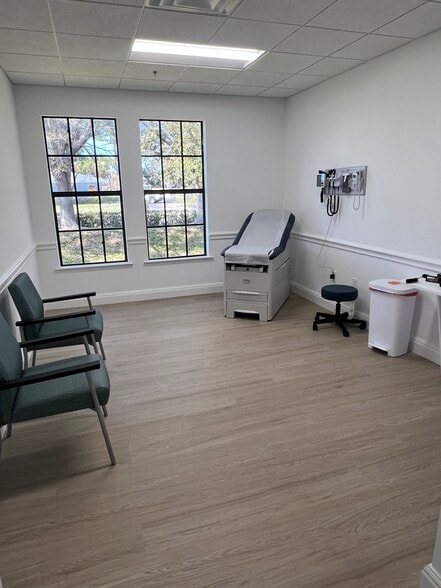 More Photos Of 2520 Tamiami Trl N, Nokomis Medical For Sale