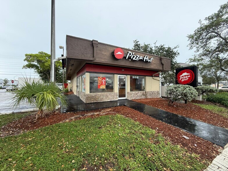Primary Photo Of 12699 NE 6th Ave, North Miami Fast Food For Sale