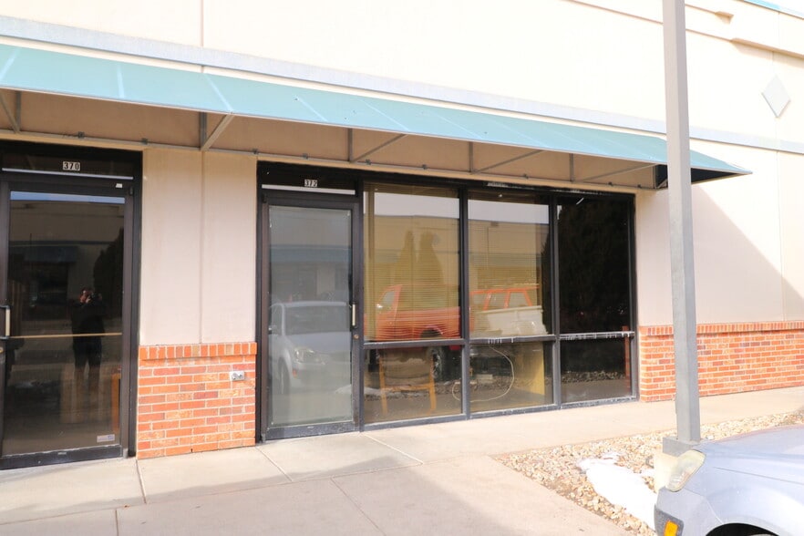 More Photos Of 374 Norfolk St, Aurora Warehouse For Sale