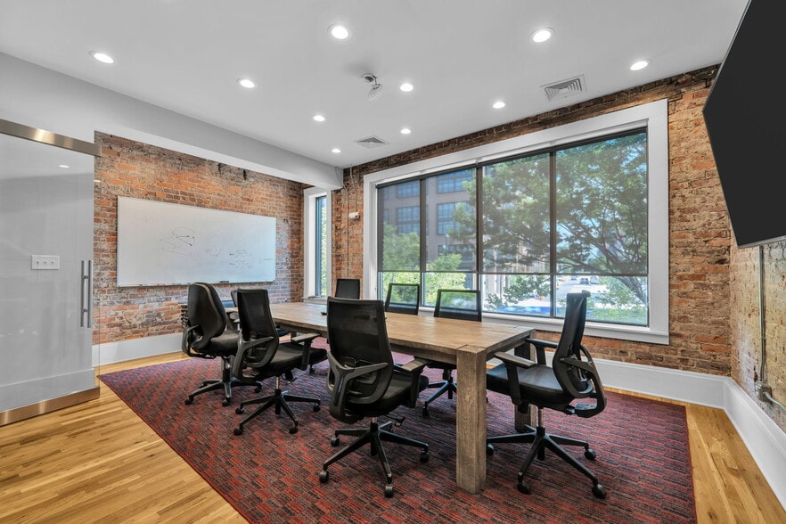 More Photos Of 341-345 W Main St, Durham Storefront Retail Office For Lease