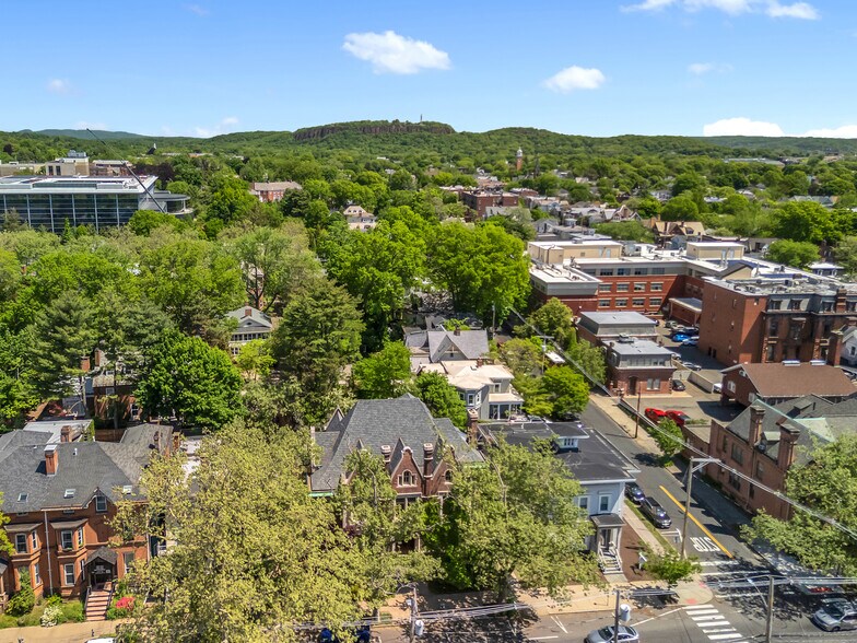 More Photos Of 51 Trumbull St, New Haven Office For Sale