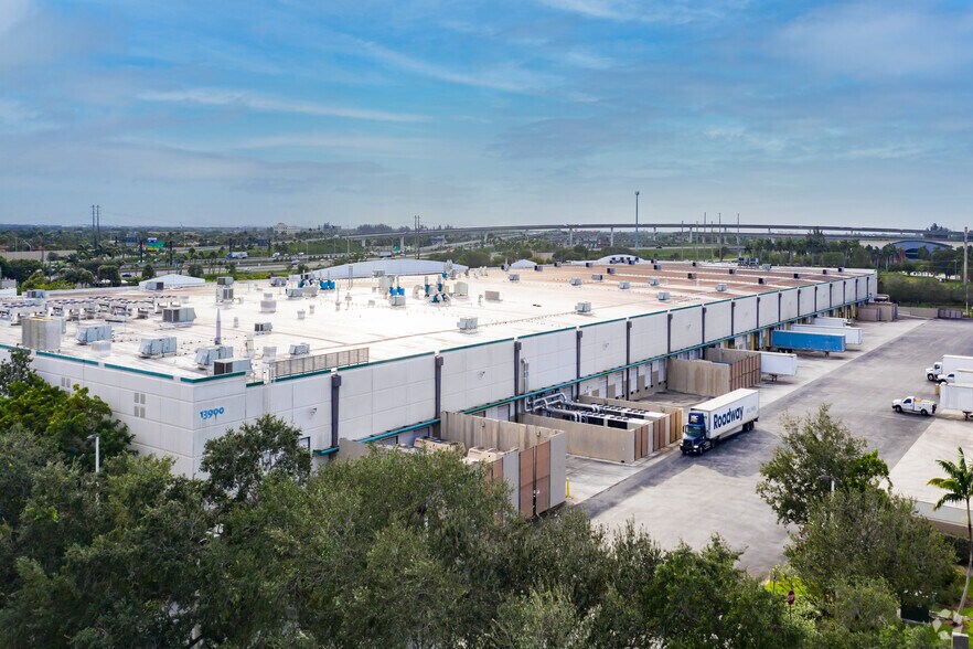 More Photos Of 13900 NW 2nd St, Sunrise Warehouse For Lease