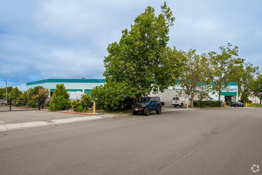 More Photos Of 20175-20187 Mack St, Hayward Warehouse For Lease