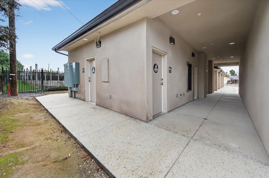 More Photos Of 36856-36862 Ave 12, Madera Storefront Retail Office For Lease