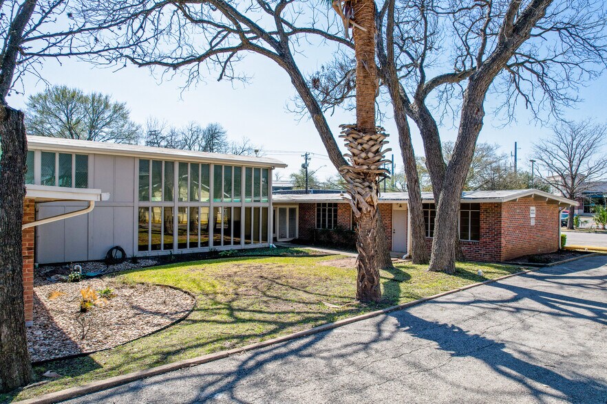 More Photos Of 408 W 45th St, Austin Medical For Sale