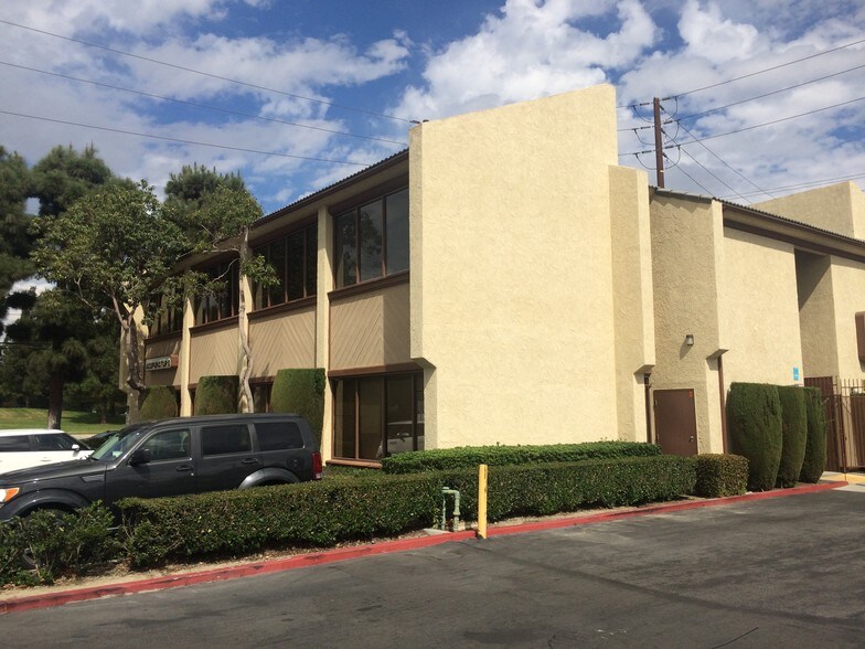More Photos Of 10990 Warner Ave, Fountain Valley Office For Lease