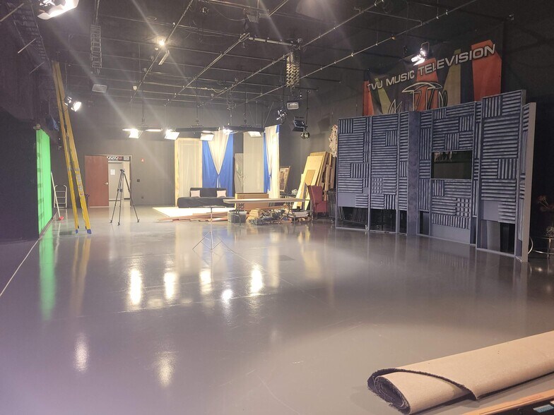 More Photos Of 116 County Line Rd W, Westerville Loft Creative Space For Sale