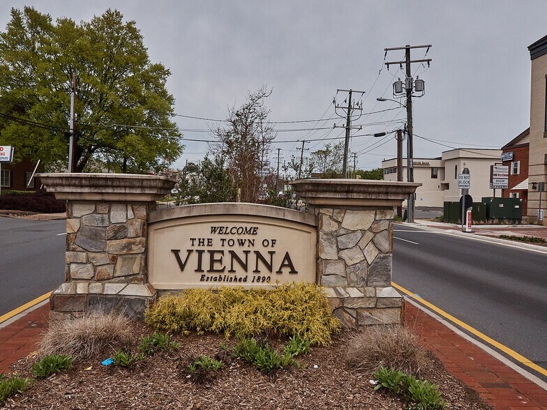 More Photos Of 2555-2575 Chain Bridge Rd, Vienna Medical For Lease