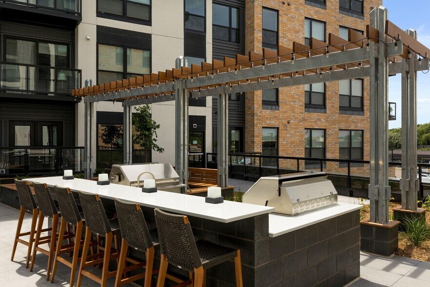 More Photos Of 1700 Plymouth Rd, Minnetonka Apartments For Lease