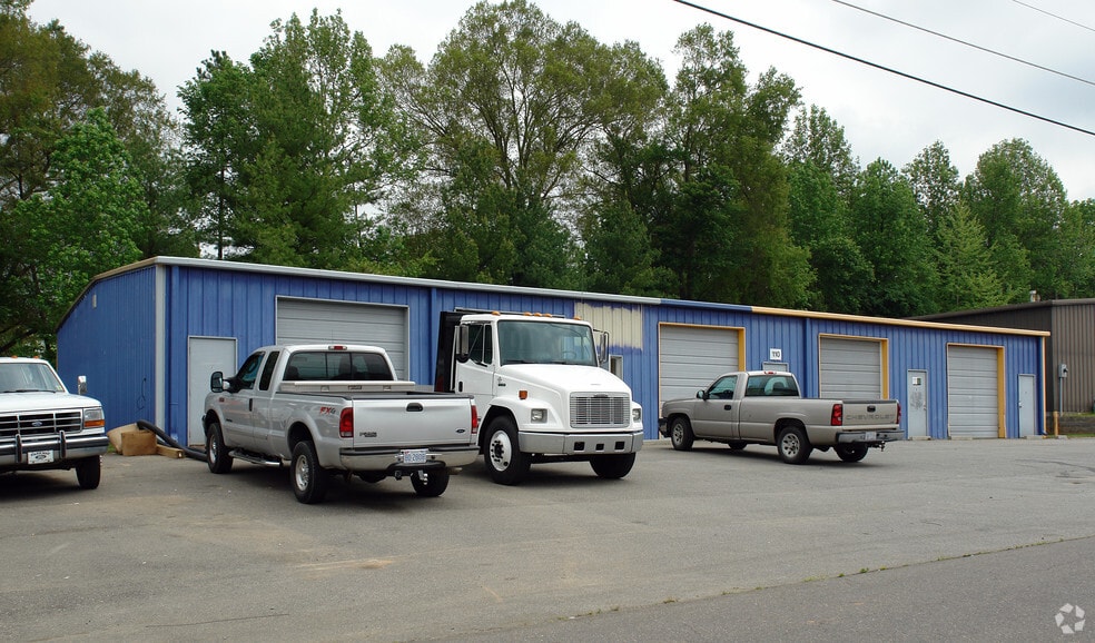 More Photos Of 110A-110E Griffith Plaza Dr, Winston-Salem Warehouse For Lease