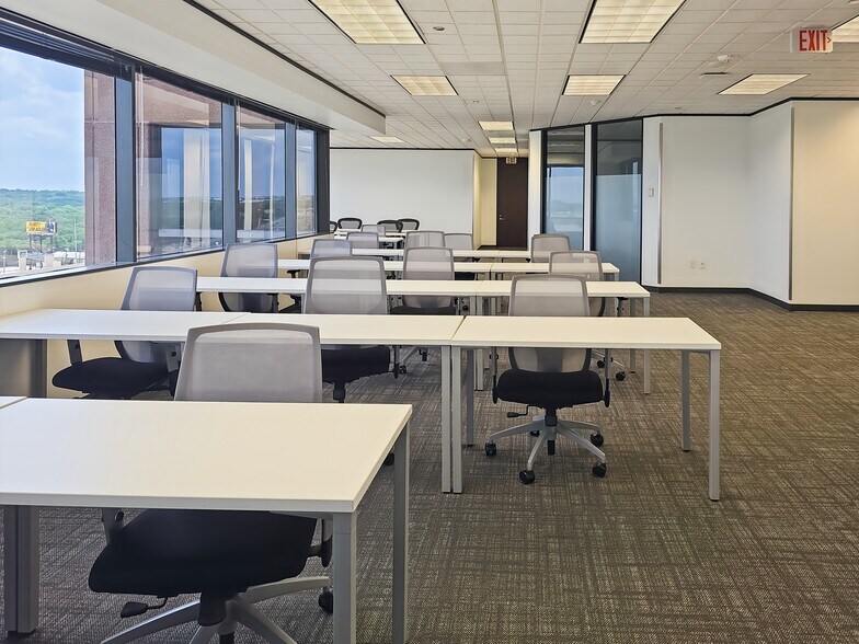 More Photos Of 1777 NE Loop 410, San Antonio Coworking Space