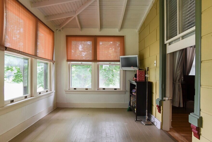 More Photos Of 827 Philadelphia Ave, Chambersburg Specialty For Sale