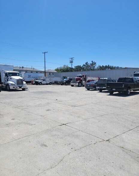 More Photos Of 10986 Vulcan St, South Gate Contractor Storage Yard For Sale