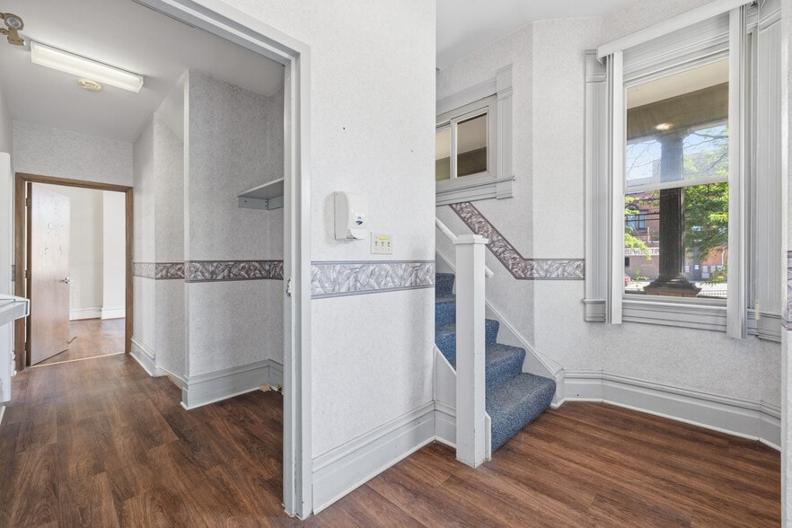 More Photos Of 101 W 9th Ave, Homestead Office For Sale