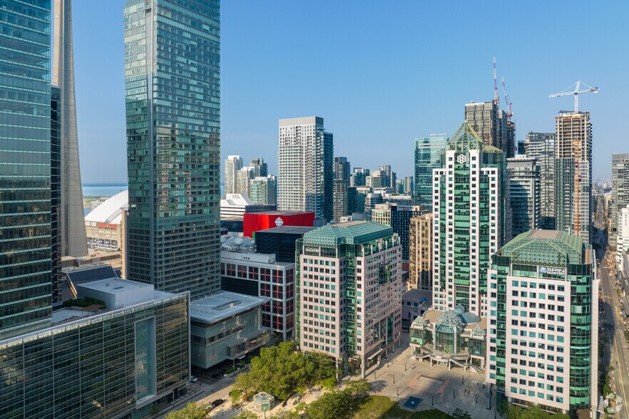 More Photos Of 200 Wellington St W, Toronto Office For Lease