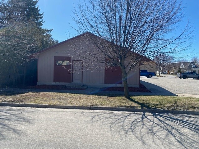 More Photos Of 228 Seventh St, Frankfort Office For Lease