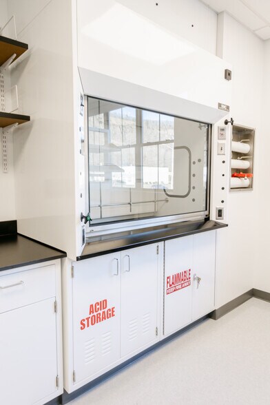 More Photos Of 4 Research Dr, Woodbridge Research And Development For Lease