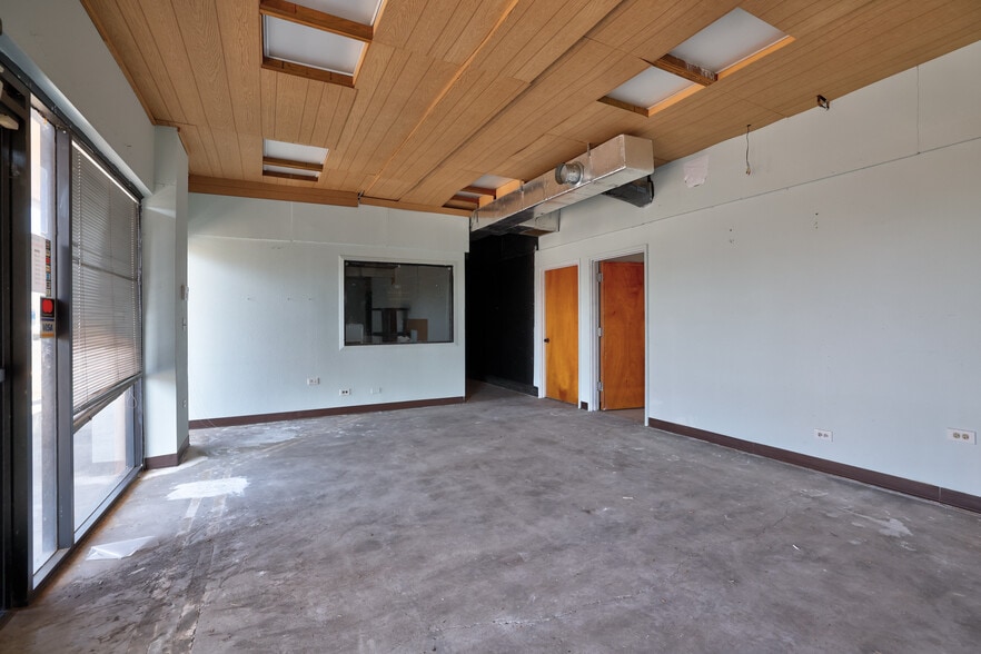 More Photos Of 86-090 Farrington Hwy, Waianae General Retail For Sale