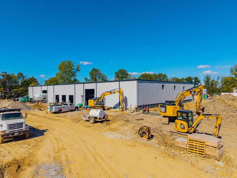 More Photos Of 1931 Jetway Blvd, Columbus Industrial For Lease