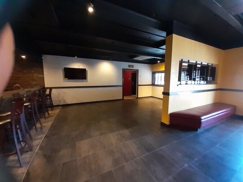 More Photos Of 5101 E Colonial Dr, Orlando Restaurant For Sale