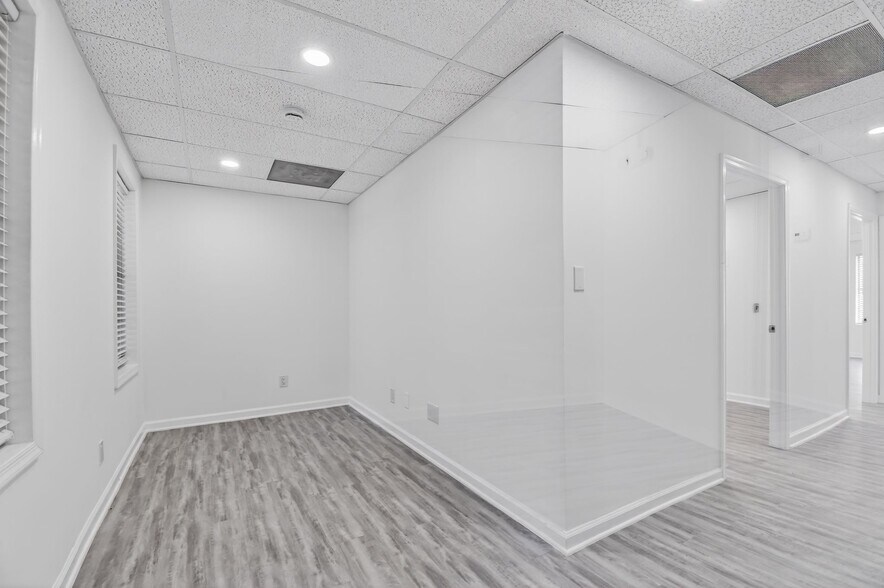 More Photos Of 8607-8609 2nd Ave, Silver Spring Medical For Sale