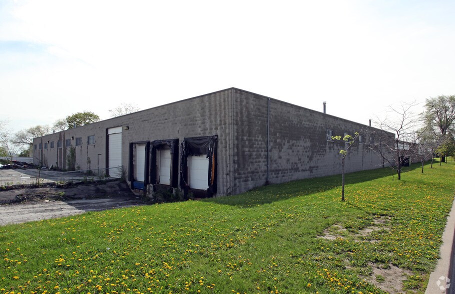 More Photos Of 161 Bartley Dr, Toronto Manufacturing For Lease