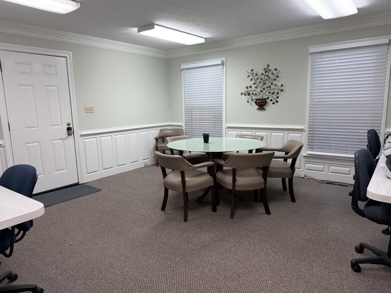 More Photos Of 628 Cedar Rd, Chesapeake Office For Lease