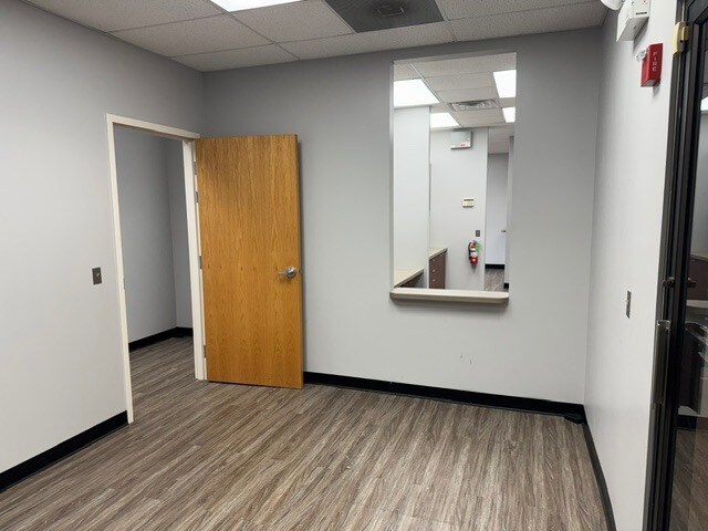 More Photos Of 507 W Kendall Dr, Yorkville Medical For Lease